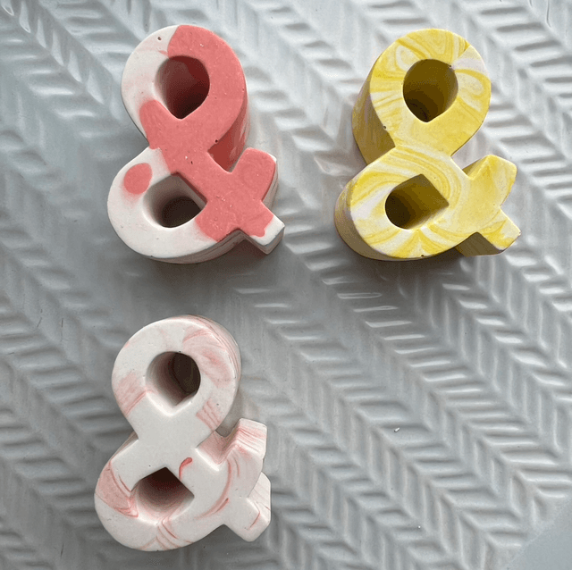 Symbols - ampersand &